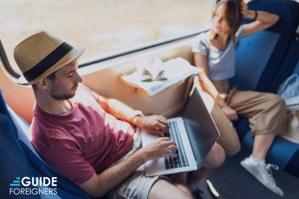 Digital-nomad-work-balance-while-traveling